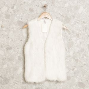 colete branco pelo sintetico arte miss 102948856?action_source=72472&ref=home_home&rsp=1&rspix=1