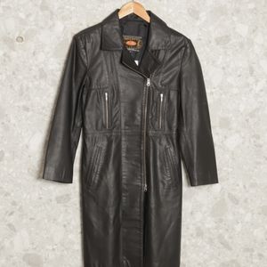 jaqueta preta kalline couros 136455532?action_source=69302&ref=home_enjoei_pro&rsp=1&rspix=1