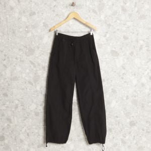 calca preta zara 137989053?action_source=70358&ref=home_home&rsp=1&rspix=1