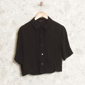 camisa cropped preta ak 139898403?action_source=75241&ref=home_home&rsp=1&rspix=1