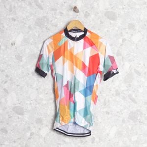camiseta laranja geometrica fualrny 135052873?action_source=75241&ref=home_home&rsp=1&rspix=1
