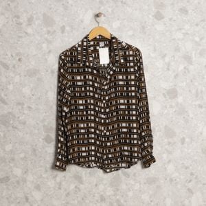 blusa preta geometrica marina saleme 138836453?action_source=70986&ref=home_home&rsp=1&rspix=1