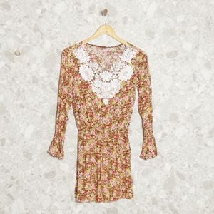 vestido bege floral 133694701?action_source=67322&ref=home_home&rsp=1&rspix=1