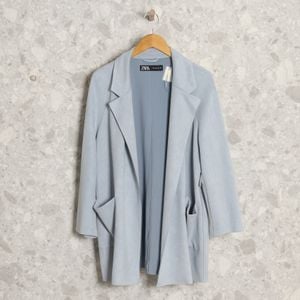 blazer azul zara 142013126?action_source=72472&ref=home_home&rsp=1&rspix=1