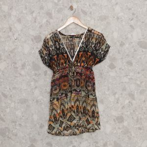 vestido acinturado transparente abstrato george 93061608?action_source=70358&ref=home_home&rsp=1&rspix=1