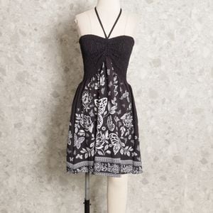 vestido preto artsy floral denigma 136229647?action_source=67322&ref=home_home&rsp=1&rspix=1