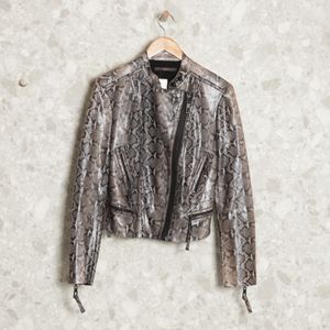 jaqueta cinza animal print animale 135383356?action_source=71744&ref=home_home&rsp=1&rspix=1