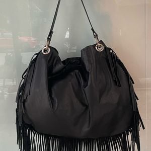 bolsa de couro maria maria preta 141595179?action_source=72470&ref=home_home&rsp=1&rspix=1