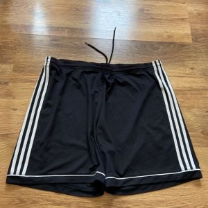 bermuda adidas climalite 2018 preta 110024338?action_source=75208&ref=home_home&rsp=1&rspix=1