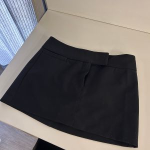 short saia bershka 131536368?action_source=69599&ref=home_home&rsp=1&rspix=1