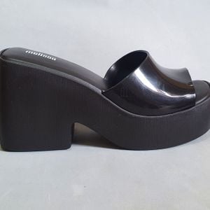 sandalia melissa posh preta 136703497?action_source=76405&ref=home_home&rsp=1&rspix=1
