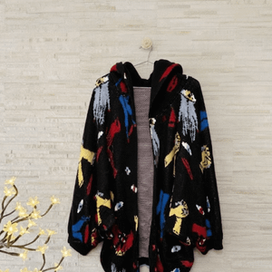sobretudo farm tricot oversized juntx preto mistico com capuz e bolsos maos estampadas m 150405420?action_source=75772&ref=home_home&rsp=1&rspix=1