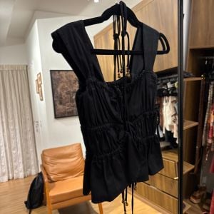 blusa preta use naloo 137677020?action_source=68872&ref=home_home&rsp=1&rspix=1