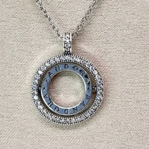 colar pandora 131079030?action_source=67326&ref=home_home&rsp=1&rspix=1