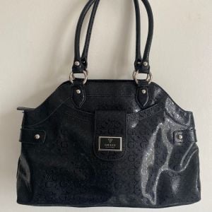 bolsa guess original couro em verniz 96706867?action_source=70655&ref=home_home&rsp=1&rspix=1