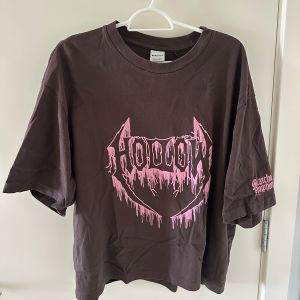 camiseta masculina bershka 136227503?action_source=69599&ref=home_home&rsp=1&rspix=1