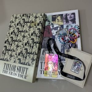 テイラースウィフト　vip特典box Box Vip Taylor Swift | enjoei