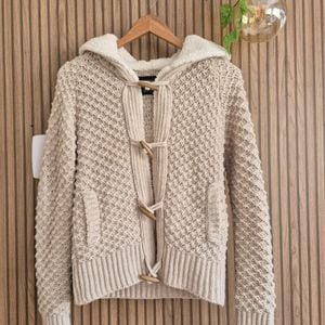 casaco zara knit bege com capuz 138099250?action_source=68872&ref=home_home&rsp=1&rspix=1