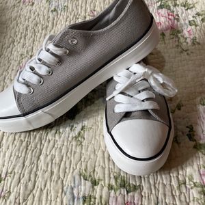 tenis estilo all star 82709239?action_source=31946&ref=home_home&rsp=1&rspix=1