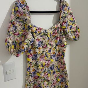 vestido zara floral 140478864?action_source=31319&ref=home_home&rsp=1&rspix=1