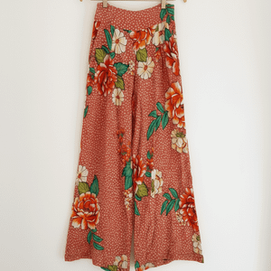 calca farm pantalona chita estelar vermelha estampa floral 148089427?action_source=76563&ref=home_home&rsp=1&rspix=1
