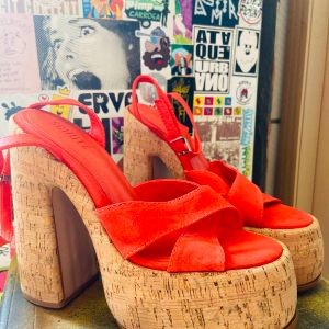 sandalia meia pata pattie couro vermelha schutz n39 134101790?action_source=64649&ref=home_home&rsp=1&rspix=1