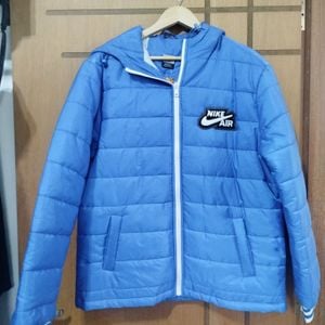 jaqueta nike air azul 145294311?action_source=75208&ref=home_home&rsp=1&rspix=1