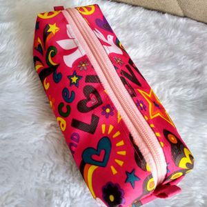 estojo escolar pink 103773829?action_source=67388&ref=home_home&rsp=1&rspix=1