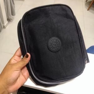 estojo escolar 100 pens preto novo 134568119?action_source=67388&ref=home_home&rsp=1&rspix=1