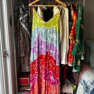 vestido longo farm 123397569?action_source=68477&ref=home_home&rsp=1&rspix=1