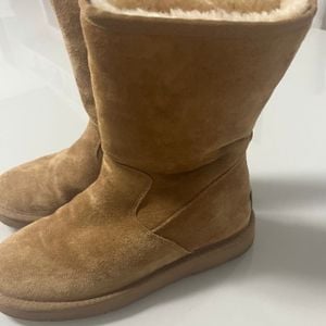 bota ugg alta marrom 35 usada apenas 3 vezes 142096337?action_source=71711&ref=home_home&rsp=1&rspix=1
