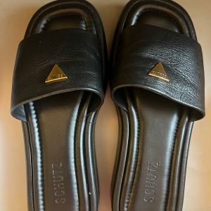 sandalia papete schutz 136019409?action_source=67884&ref=home_home&rsp=1&rspix=1