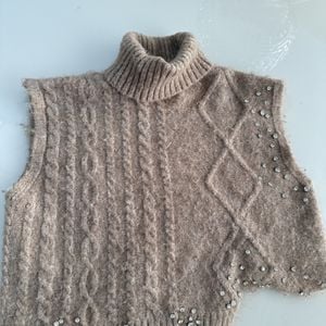 top zara bege com gola alta m 140524020?action_source=75772&ref=home_home&rsp=1&rspix=1