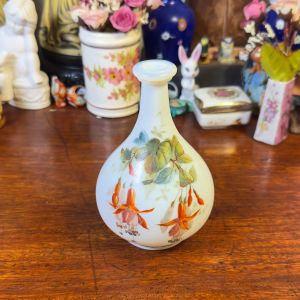 delicado vasinho em opalina 129251361?action_source=66529&ref=home_home&rsp=1&rspix=1