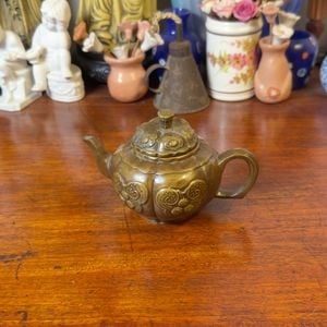 pequeno bule decorativo oriental em bronze 131773160?action_source=66529&ref=home_home&rsp=1&rspix=1