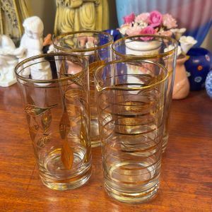 antiga coqueteleira com 3 copos 131455929?action_source=66529&ref=home_home&rsp=1&rspix=1