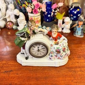 antigo relogio de mesa em porcelana 130821463?action_source=66529&ref=home_home&rsp=1&rspix=1