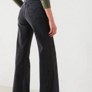 calca jeans levi s ribcage bell preta 42 141027463?action_source=70522&ref=home_home&rsp=1&rspix=1
