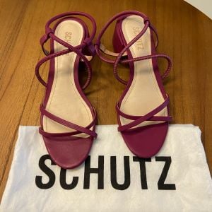 sandalia schutz couro fucsia 36 152924426?action_source=67222&ref=home_home&rsp=1&rspix=1