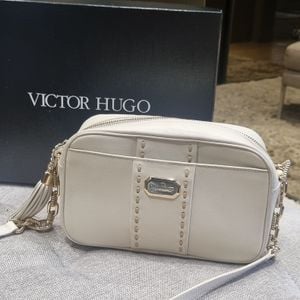 bolsa victor hugo off white 149850080?action_source=72470&ref=home_home&rsp=1&rspix=1