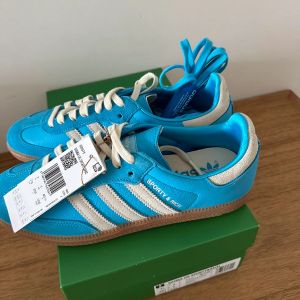 tenis adidas sporty amp rich x adidas samba og blue rush 102295051?action_source=31946&ref=home_home&rsp=1&rspix=1