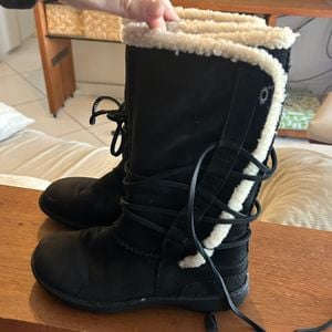 bota ugg trilha 144644597?action_source=72965&ref=home_home&rsp=1&rspix=1