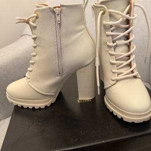 bota vizzano off white 133590054?action_source=73163&ref=home_home&rsp=1&rspix=1
