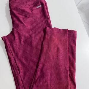 legging track amp field vinho m 152685995?action_source=77518&ref=home_home&rsp=1&rspix=1