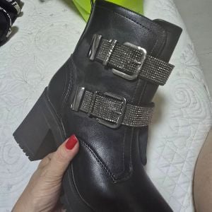 bota preta com brilho 116097293?action_source=73163&ref=home_home&rsp=1&rspix=1