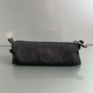 estojo kipling preto compacto 151688213?action_source=76035&ref=home_home&rsp=1&rspix=1
