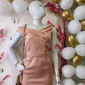 vestido acetinado 132868631?action_source=66695&ref=home_home&rsp=1&rspix=1