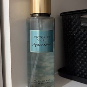 body splash victoria s secret aqua kiss 250ml 153646370?action_source=76403&ref=home_home&rsp=1&rspix=1