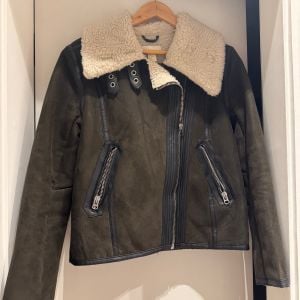 jaqueta biker inverno h amp m verde militar 137032528?action_source=64649&ref=home_home&rsp=1&rspix=1
