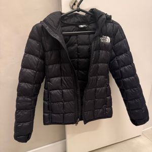 jaqueta the north face thermoball preta m infantil 152362313?action_source=75473&ref=home_home&rsp=1&rspix=1